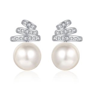 Elegant S925 sterling silver freshwater pearl stud earrings with sparkling moissanite stones