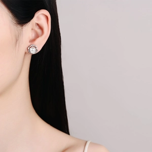 Elegant S925 sterling silver floral pearl stud earrings with moissanite diamond accents