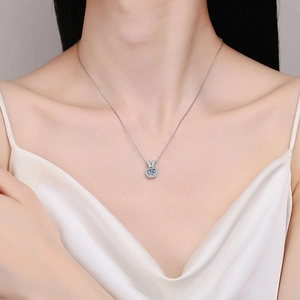 Collana in argento sterling S925 moissanite con elegante pendente a orecchie di coniglio donna