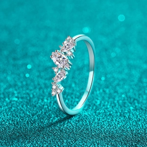 Eleganter S925 Sterlingsilber Ring mit Marquise Moissanit Steinen für Damen im Cluster Design