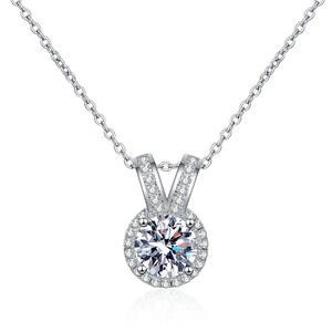 Elegante collana halo in argento S925 con pendente orecchie di coniglio e moissanite