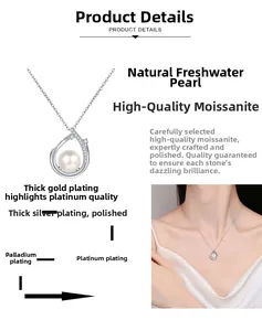 Détail du pendentif en perle et moissanite avec texture de placage platine multicouche