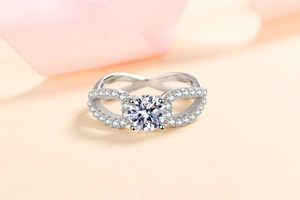 Macro shot of S925 sterling silver infinity ring featuring a brilliant moissanite stone