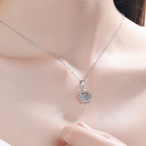 Élégant collier cœur couronne en argent S925 avec pierre de moissanite mobile