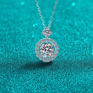 Collier Moissanite en Argent Sterling 925 pour Femme Pendentif Rond Halo Pendentif Zirconia Chaîne de Clavicule Bijoux de Mode