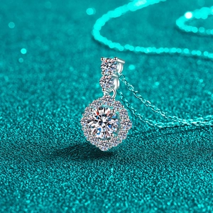 Collier pendentif rond en argent S925 avec moissanite et gemmes étincelantes