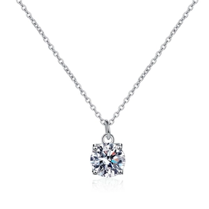 Collier classique en argent sterling S925 avec pendentif moissanite et serti à quatre griffes
