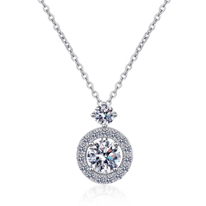 Collier avec pendentif en argent sterling 925 et moissanite ronde avec halo