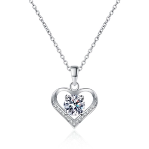 Sparkling 925 silver heart necklace with a round moissanite stone and delicate chain