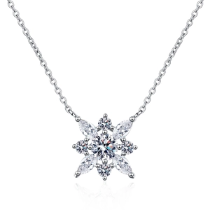 Élégant collier flocon de neige en argent S925 avec pendentif en moissanite brillant