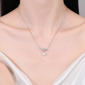 Elegant S925 silver pearl necklace with sparkling bow pendant for women