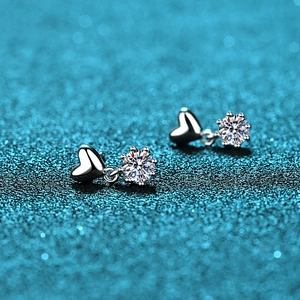 Élégantes boucles d'oreilles cœur en argent S925 avec pierres de moissanite