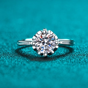 S925 sterling silver moissanite ring with a heart-shaped crown setting on a blue background