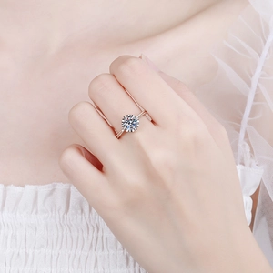 Elegant S925 sterling silver heart-shaped ring with brilliant moissanite stone
