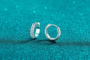 Detailed view of S925 sterling silver hoop earrings with twisted rope design and zircon inlay