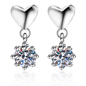 Élégantes boucles d'oreilles cœur en argent S925 avec moissanite sertie à six griffes