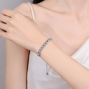 Bracelet élégant en argent 925 avec cercles entrelacés et fermoir ajustable coulissant