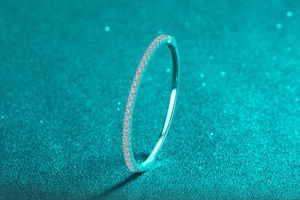 Macro shot of minimalist 925 silver bracelet with sparkling pavé-set moissanite stones