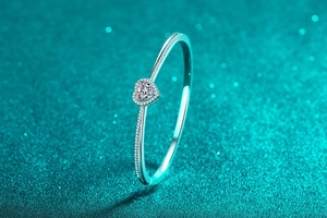 Macro shot of S925 silver heart bracelet with blue moissanite and pave diamonds