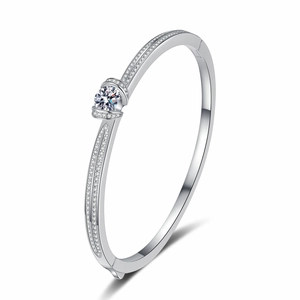 Elegante brazalete de plata S925 con doble fila de moissanita y una gema central brillante