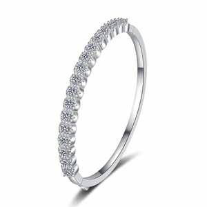 Bracelet jonc en argent 925 poli serti de moissanites avec un fermoir à charnière chic