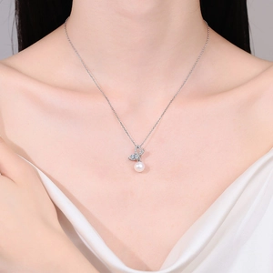 S925 silver necklace with butterfly moissanite pendant and round white pearl on neck