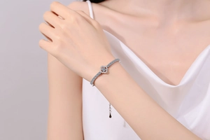 Detailed view of S925 sterling silver four-leaf clover bracelet with sparkling pavé stones
