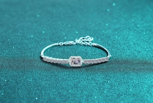 Detailed close-up of S925 sterling silver bracelet with rectangular moissanite setting