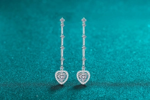Macro shot of S925 silver long tassel earrings with sparkling heart-shaped moissanite