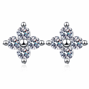 Sparkling S925 sterling silver star-shaped stud earrings with round moissanite stones