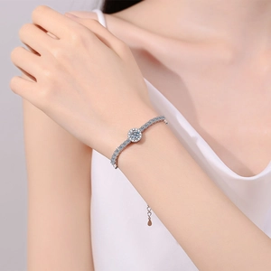 Elegant S925 sterling silver moissanite bracelet with sparkling adjustable chain for women
