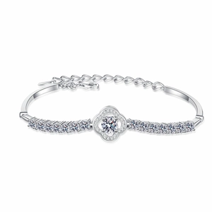 S925 sterling silver clover bracelet with moissanite and adjustable chain link