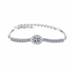 Elegant S925 sterling silver bracelet with oval blue moissanite and pavé set diamonds