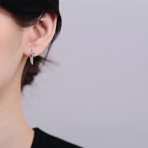 Minimalist S925 sterling silver stud earrings with irregular lines and moissanite stone