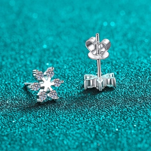 Elegant S925 sterling silver snowflake stud earrings featuring shimmering moissanite stones