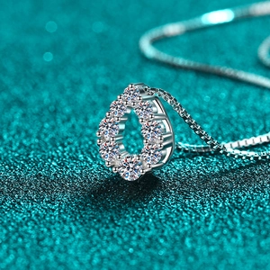 Élégant collier en argent 925 avec pendentif goutte d'eau en moissanite étincelante