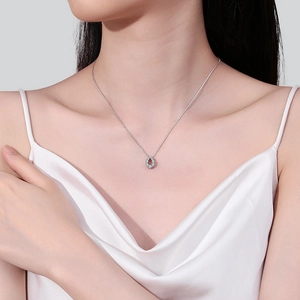 Collier élégant en argent sterling S925 avec pendentif goutte d'eau en moissanite