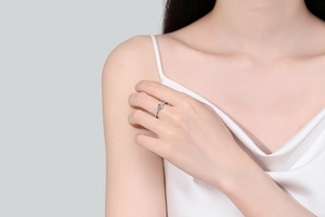 Close-up of heart-shaped moissanite ring in S925 sterling silver worn by a model
