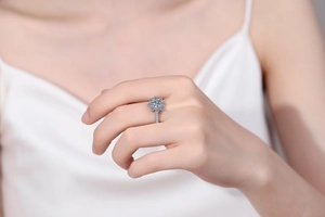 Detailed view of an S925 sterling silver sunflower ring with moissanite on a model
