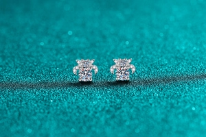 Detailed close-up of S925 sterling silver moissanite stud earrings with wing design