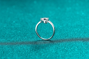 Macro shot of a heart-shaped moissanite stone in a four-prong S925 silver setting