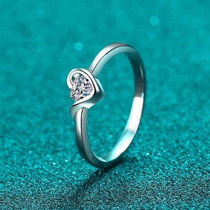Minimalist S925 sterling silver heart-shaped ring with a sparkling moissanite stone