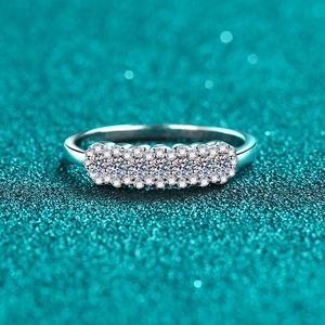 Bague Moissanite en Argent Sterling S925 pour Femme Bague Luxueuse en Moissanite Taille Ronde Bijoux Quotidiens Bague Élégante