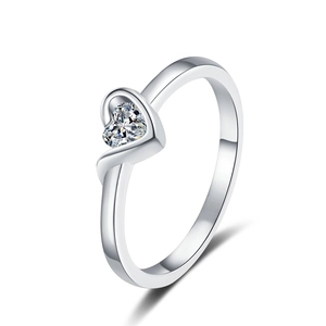 Elegant S925 sterling silver heart-shaped moissanite ring with a polished minimalist band