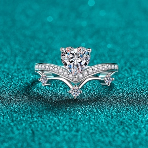 Bague en Argent Sterling 925 avec Moissanite Cœur pour Femme Élégante Couronne en V avec Zirconia Cadeau de Saint Valentin Avec Certificat GRA