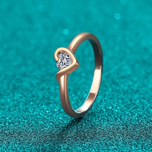 Minimalistischer S925 Sterlingsilber Herz-Moissanit-Ring mit Roségold-Finish