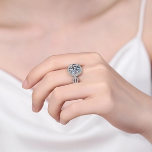 Bague élégante en argent 925 avec moissanite de 5 carats et serti couronne à halo