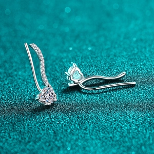 Elegant S925 sterling silver heart-shaped moissanite ear crawlers with sparkling curved lines