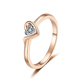 Eleganter S925 Silberring in Roségold mit herzförmigem Moissanit Stein für Damen