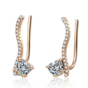 Boucles d'oreilles grimpantes en or rose en forme de cœur avec moissanite brillante